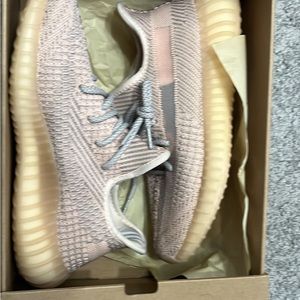 Yeezy boost v2 synth